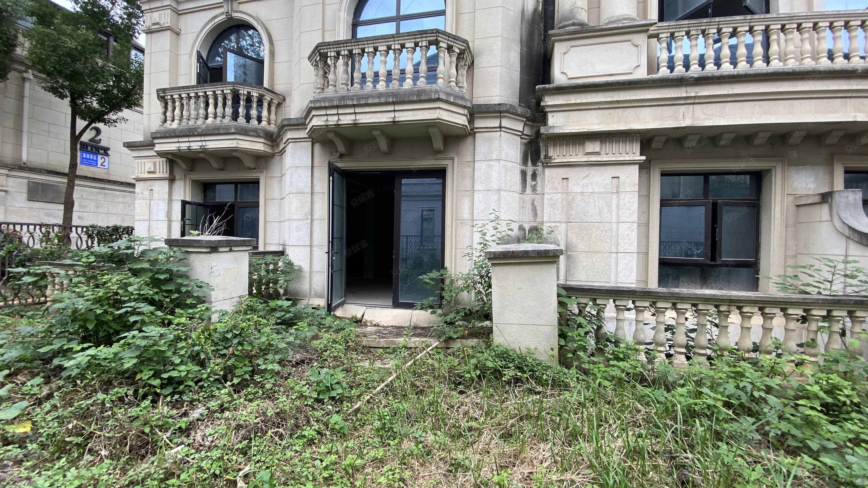 海域香廷(别墅)5室2厅5卫220㎡南北1200万