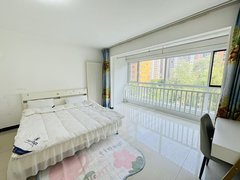 北京昌平回龙观13号线 回龙观东站 电梯集中供暖 朝南主卧带落地窗阳台出租房源真实图片