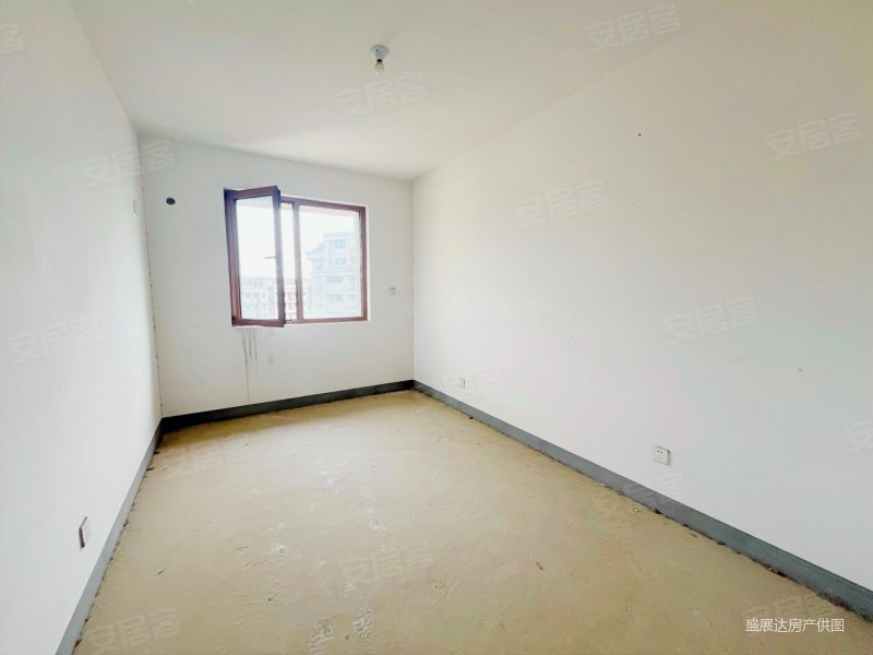 国企开发 园林洋房 次顶楼   位置 边户双卫 通宇林景熙园