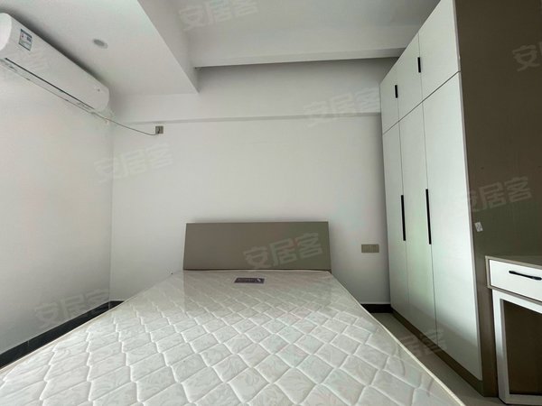 深圳布吉李朗永发大厦布吉地铁站全新公寓精装隔断大开间出租家私家电