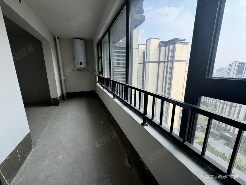 新泰吾悦华府3室2厅2卫130㎡南北74万