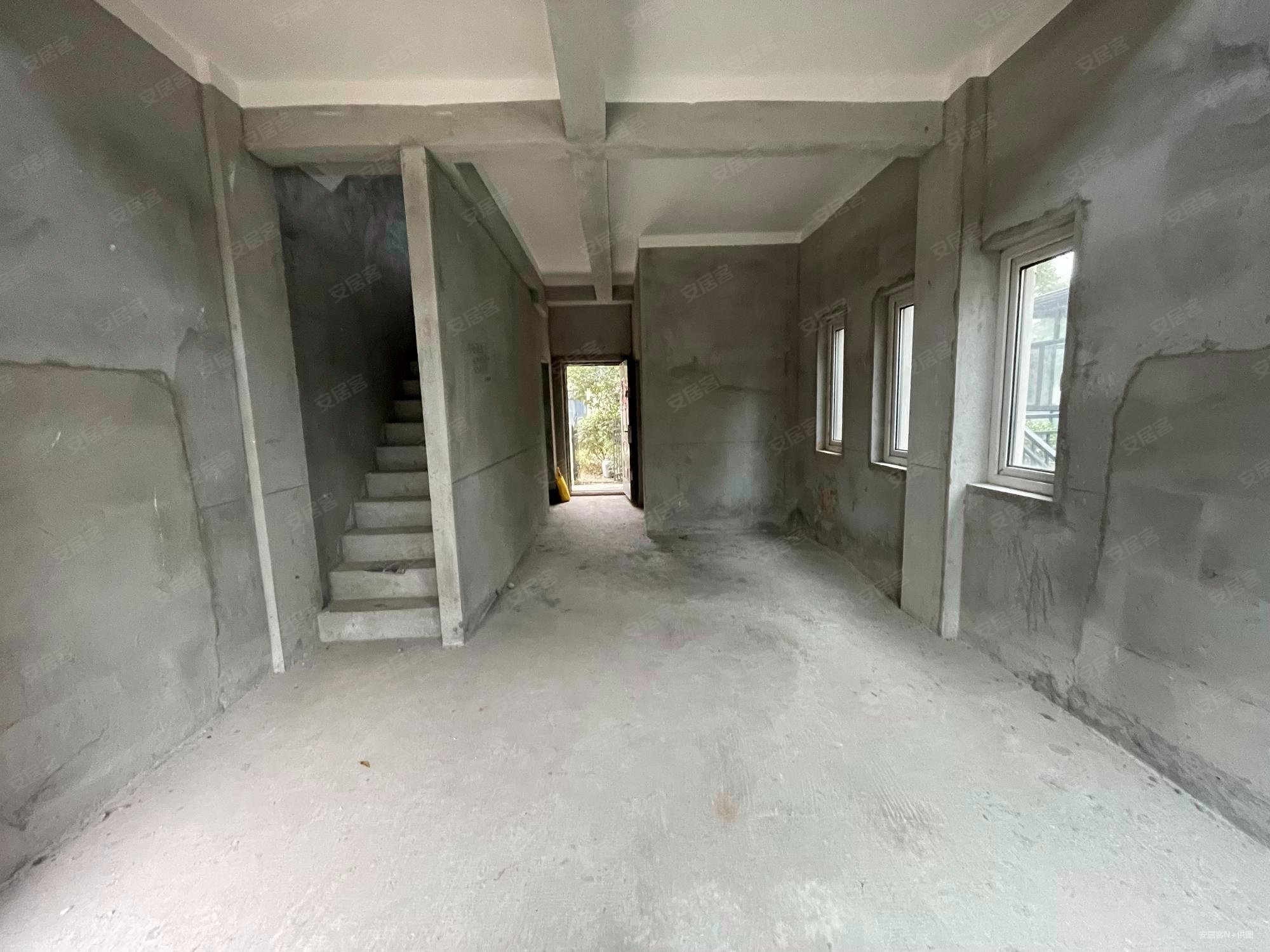 珑璟轩(别墅)4室2厅2卫100㎡南150万