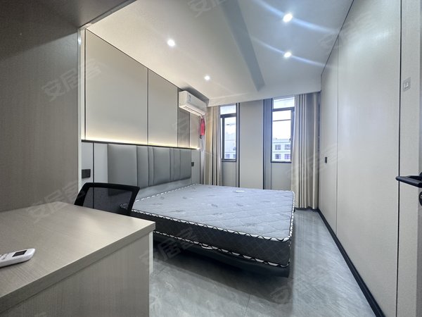 金华浦江县浦江城东一点红大道177号楼现场房東（无中介）压一付一，两室一厅，精装带电梯无物业好停车出租房源真实图片