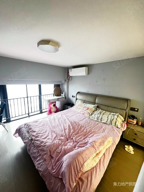 海伦堡loft公寓 实际100多平  精装修 32万急急急