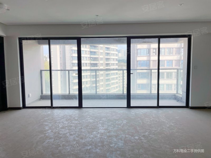 万科17英里一期满五电梯房停车方便