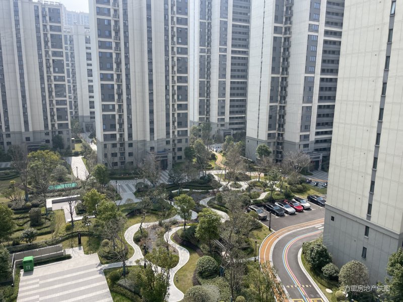 新上急售价格低送家电 尹山湖华润悦景湾精装四房 近地铁商业好