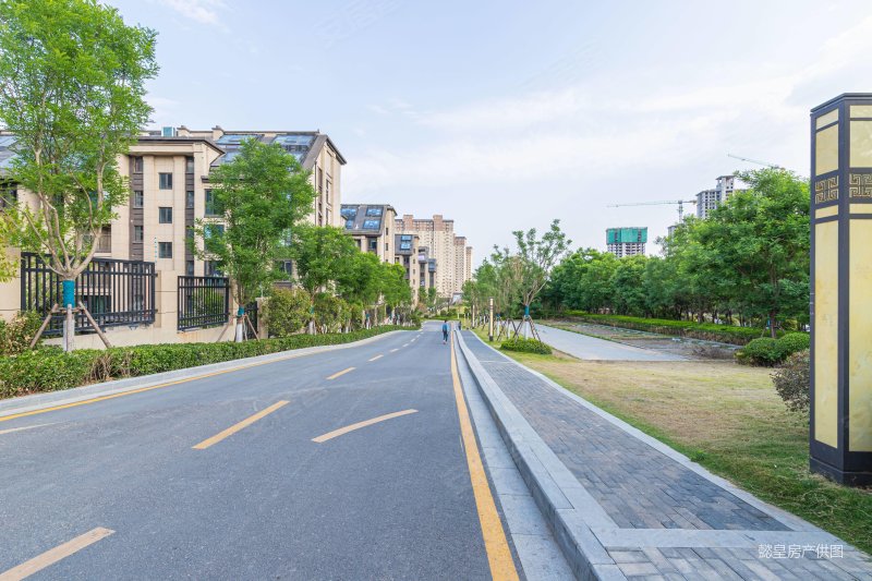 保利林语溪带电梯正规商品房交通便捷南北通透次新小区
