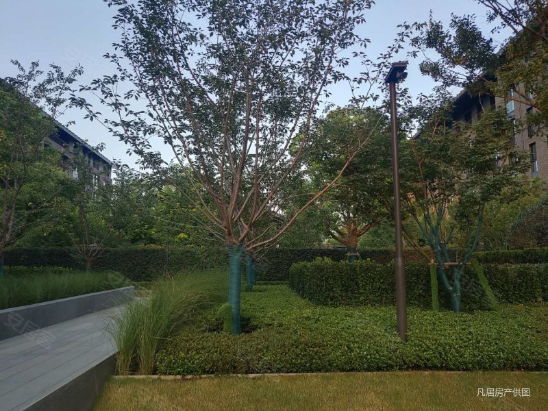 永威上和院  带露台的户型  还送两个车位 钥匙在手随时看房