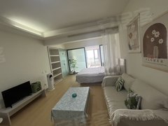 弥勒湖泉片区湖泉生态园精装修湖景房,家电家具,床上用品齐全,拎包即可入住。出租房源真实图片