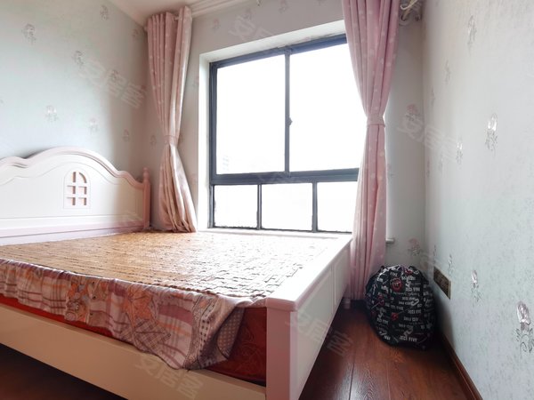 重庆巴南龙洲湾华宇龙湾靠江边次新小区 离巴南万达商圈珠江城商圈都