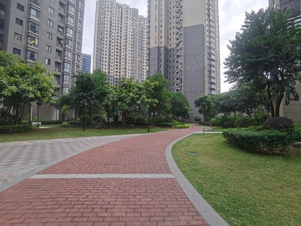 湛江开发区万达荣盛华府万达开发区 荣盛华府 豪华4房2厅2卫 cbd商圈