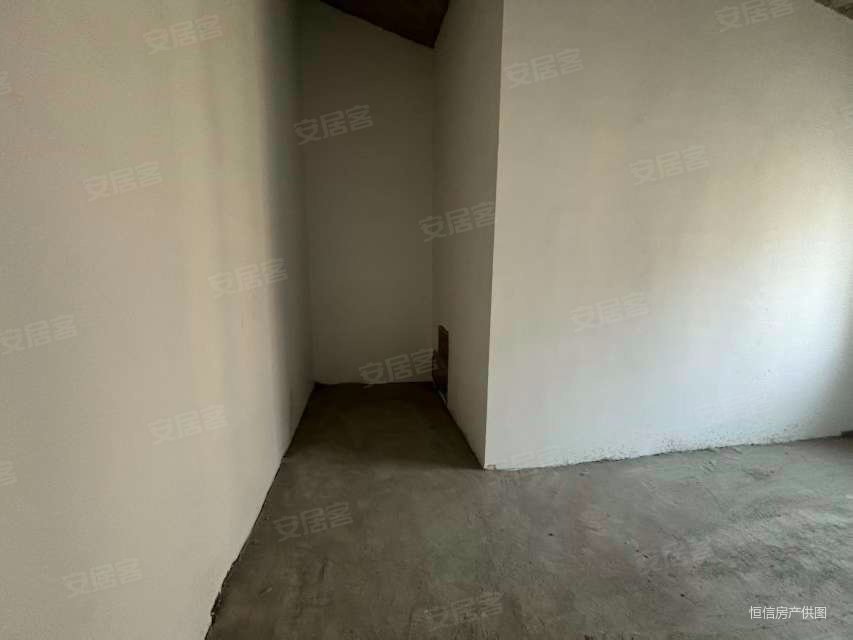 鲁昱绿城5室3厅2卫272㎡南139.8万
