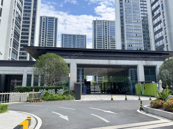 绍兴越城迪荡樾湖湾武地融创樾湖湾商业配套齐全好楼层三室两厅整租