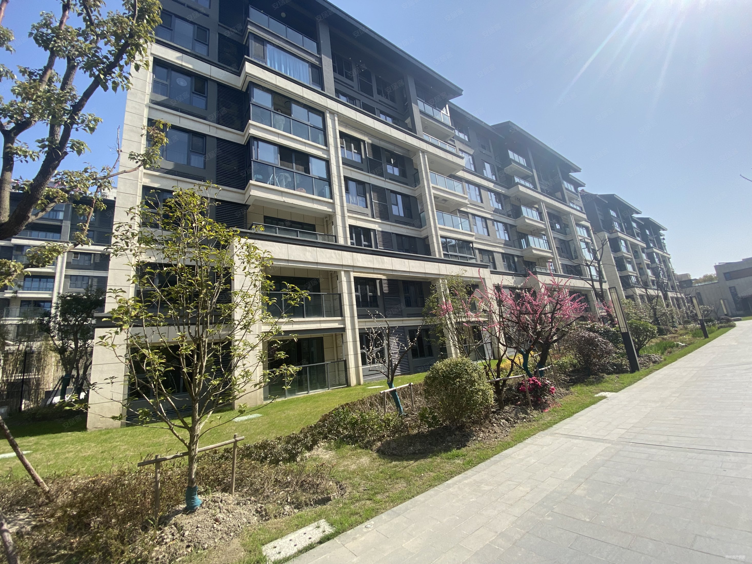 周庄镇中心 全新小区 精装别墅 自住全配 急卖 看房随时,水月源岸花园