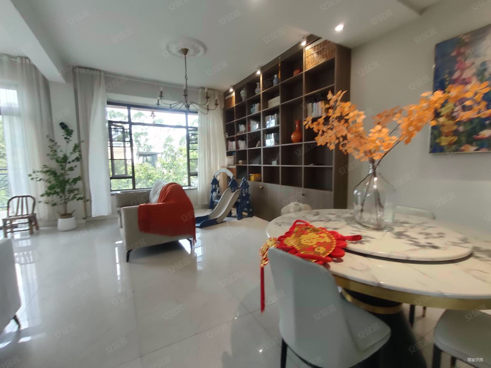 观湖园7室2厅4卫150.9㎡南北878万