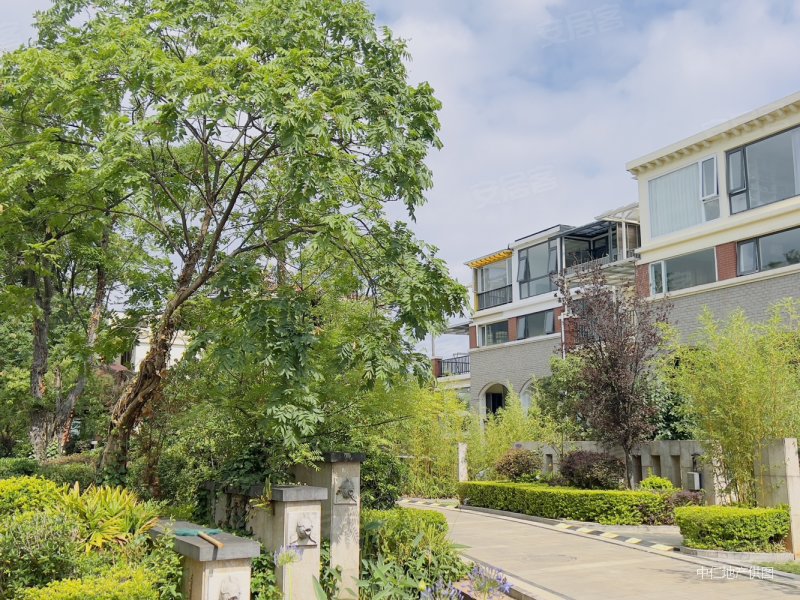 房产网>昆明二手房>西山二手房>滇池度假区二手房>海埂明珠观海别墅>