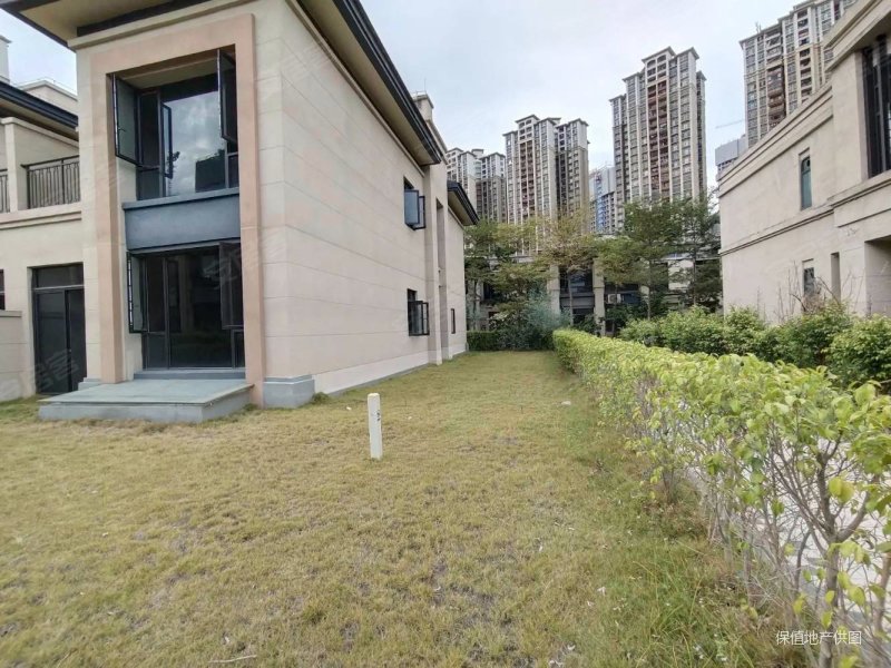 合景花漫里别墅156平毛坯大花园