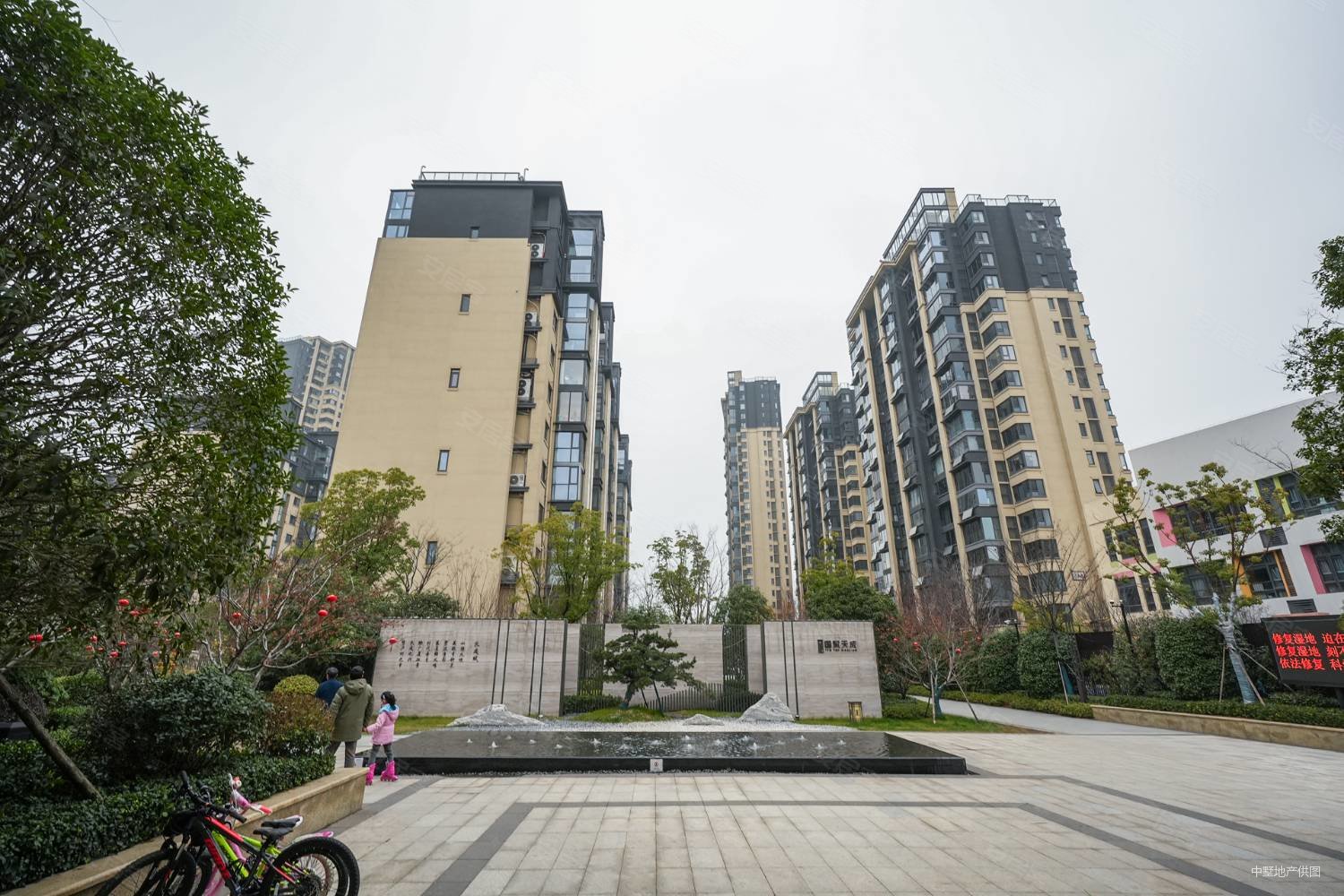 国贸天成精装准新大平层全天采光视野好价格可以谈看房方便