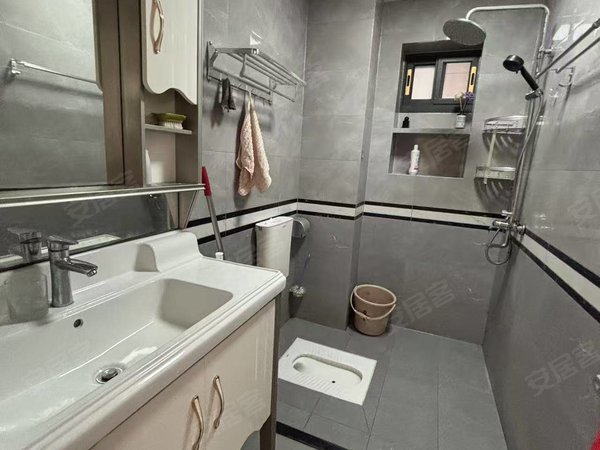 凉山西昌长宁小区正黄金色学府航天学校附近精装套三，电梯房带空调家具，家电齐全，拎包入住出租房源真实图片