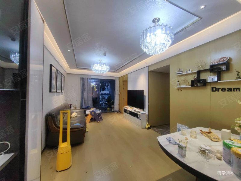 万科星城名邸,新出中高楼层,精装三房,随时看房,价格可议