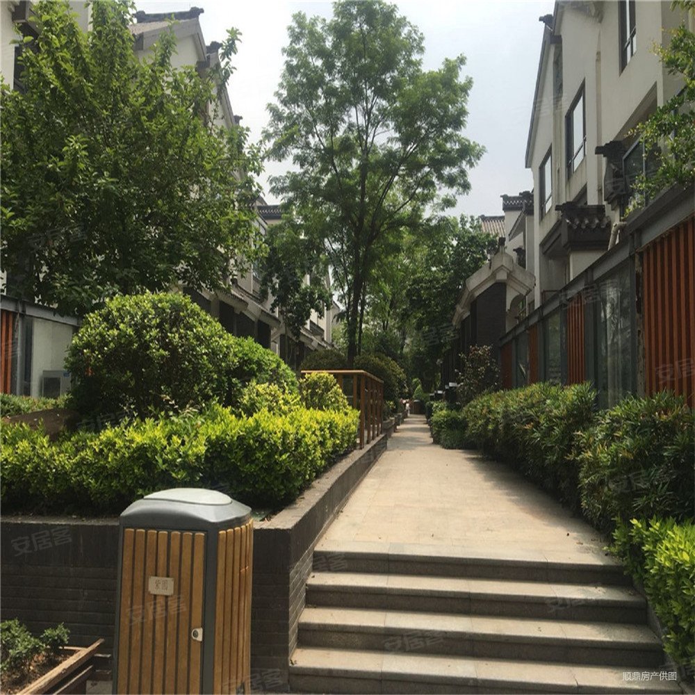 紫园(别墅)4室2厅3卫166.7㎡南北730万