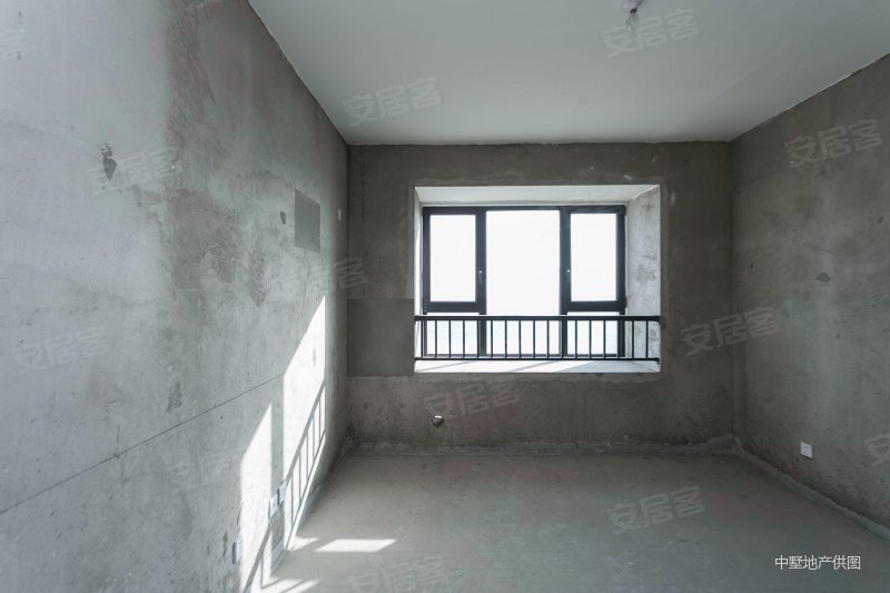 九联湖畔  电梯4房2卫  两梯两户  边户满2年  湖景房