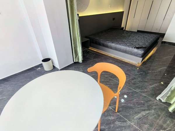 苏州高新区科技城瞰湖花园(商住楼)绿地瞰湖花园 精装一室一厅一厨一卫带大阳台出租 靠近有轨站台出租房源真实图片