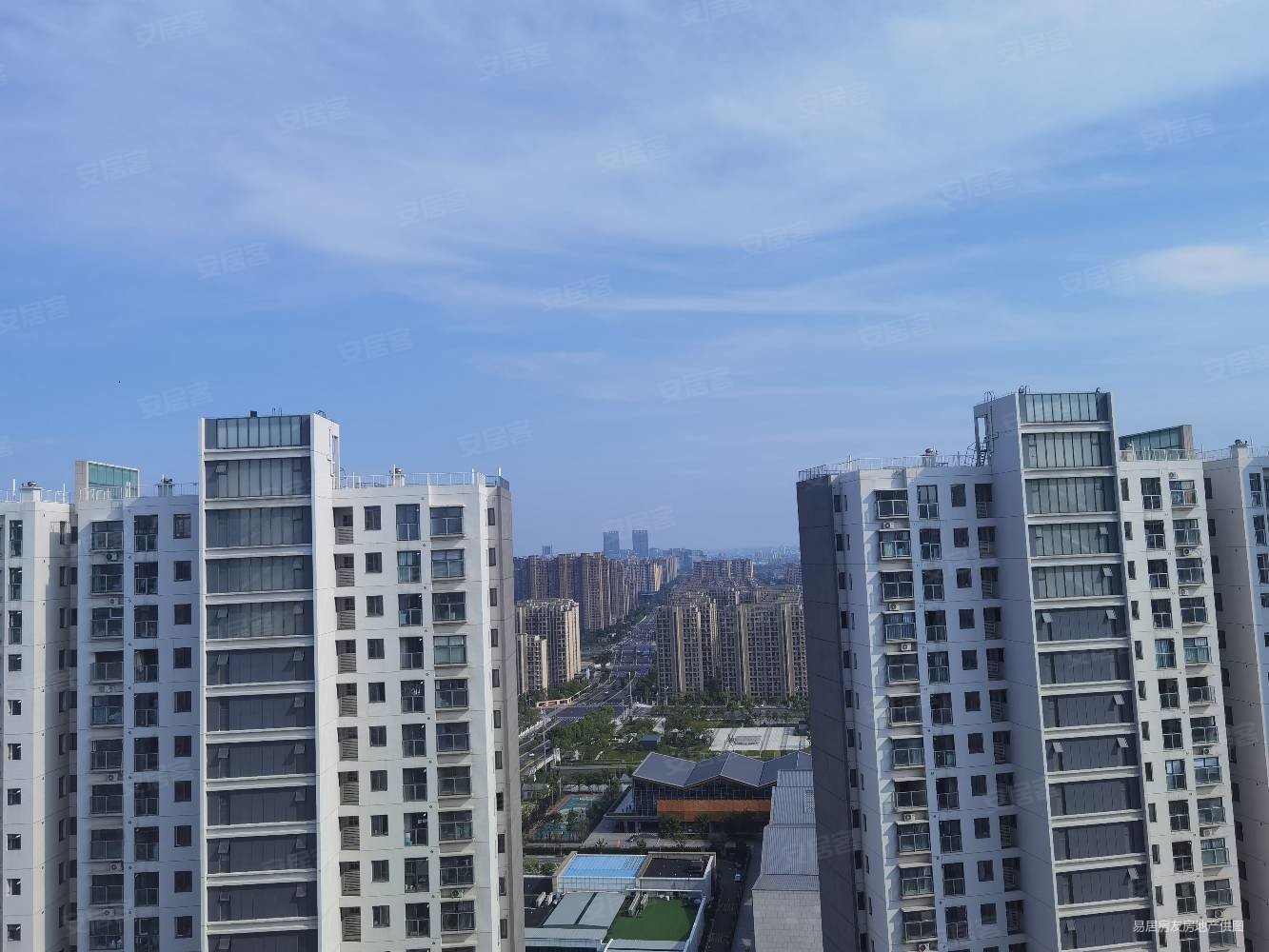 姑苏裕沁庭次顶楼一路之隔是工人文化宫近地铁