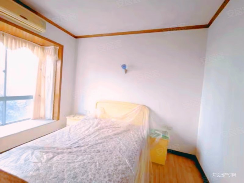 青山湖畔地铁旁1双卫生间 南北通透 正规商品房 出行方便