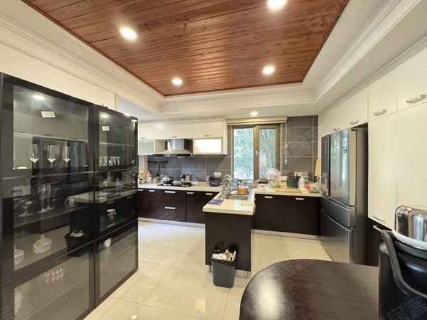 包头稀土高新区滨河大厦水岸花都水岸花都 300平精装叠拼别墅 带车库 带80平小院 拎包住出租房源真实图片