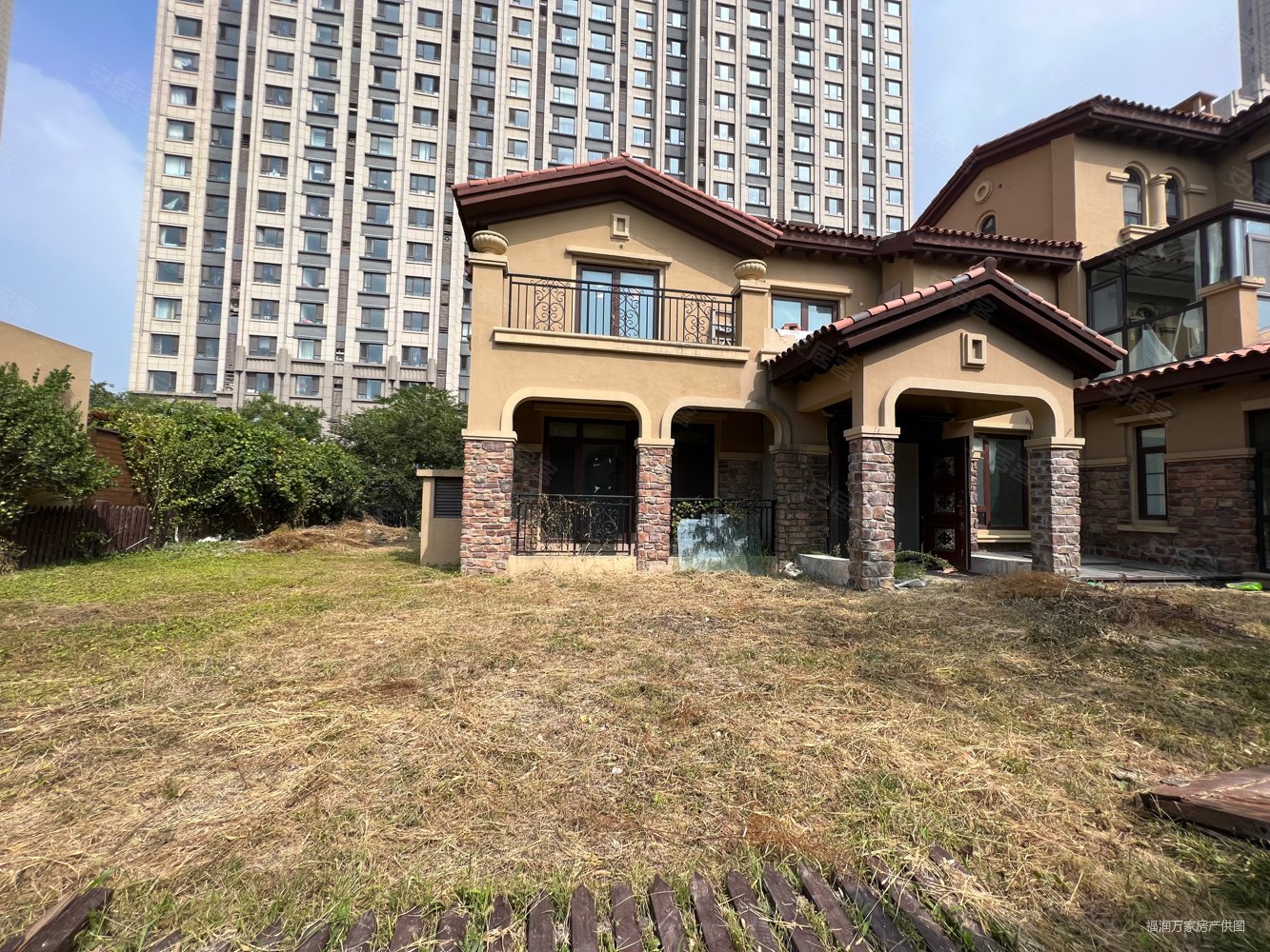 建邦听海(西区别墅)4室3厅3卫261.86㎡南北980万