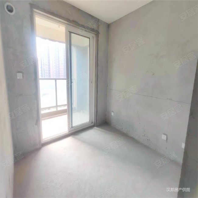 冠城三期 单价九千多 满两年 近地铁口 北小分校 纯东边户