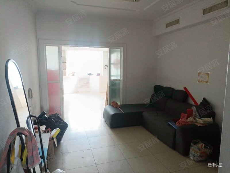 玉峰花园小区中间位置满五年业主诚心出售随时看房