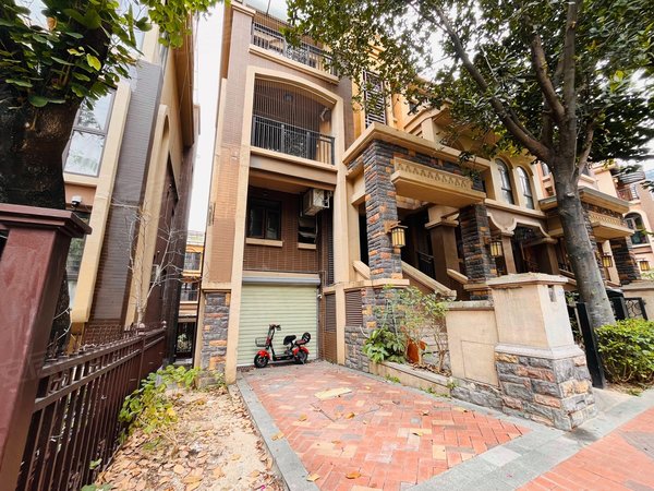 深圳龙华龙华区政府懿花园(别墅)家私家电齐全别墅出租,实拍,急租!