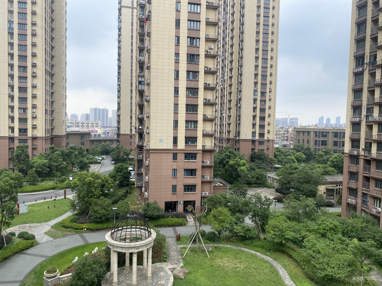 出售下应街道君睿名苑简单装修2室一厅一卫