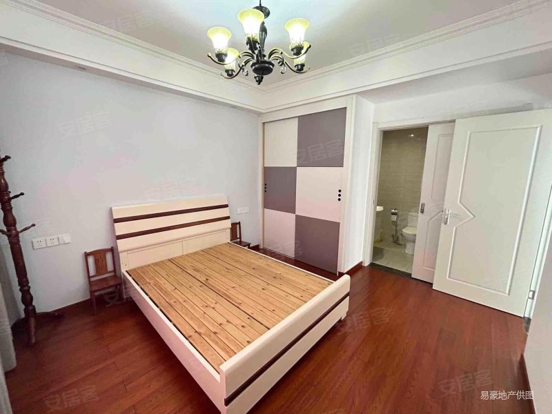 保亿风景御园 带电梯 近地铁 房龄新 小三居 商业配套齐全