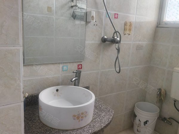 凉山西昌外滩外滩十六区月亮湖公园旁，城南电信营业厅附近 单间带独立卫生间出租出租房源真实图片