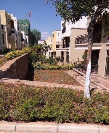 新城区彝海公园旁彝海大城大独栋别墅带花园170万诚心出售