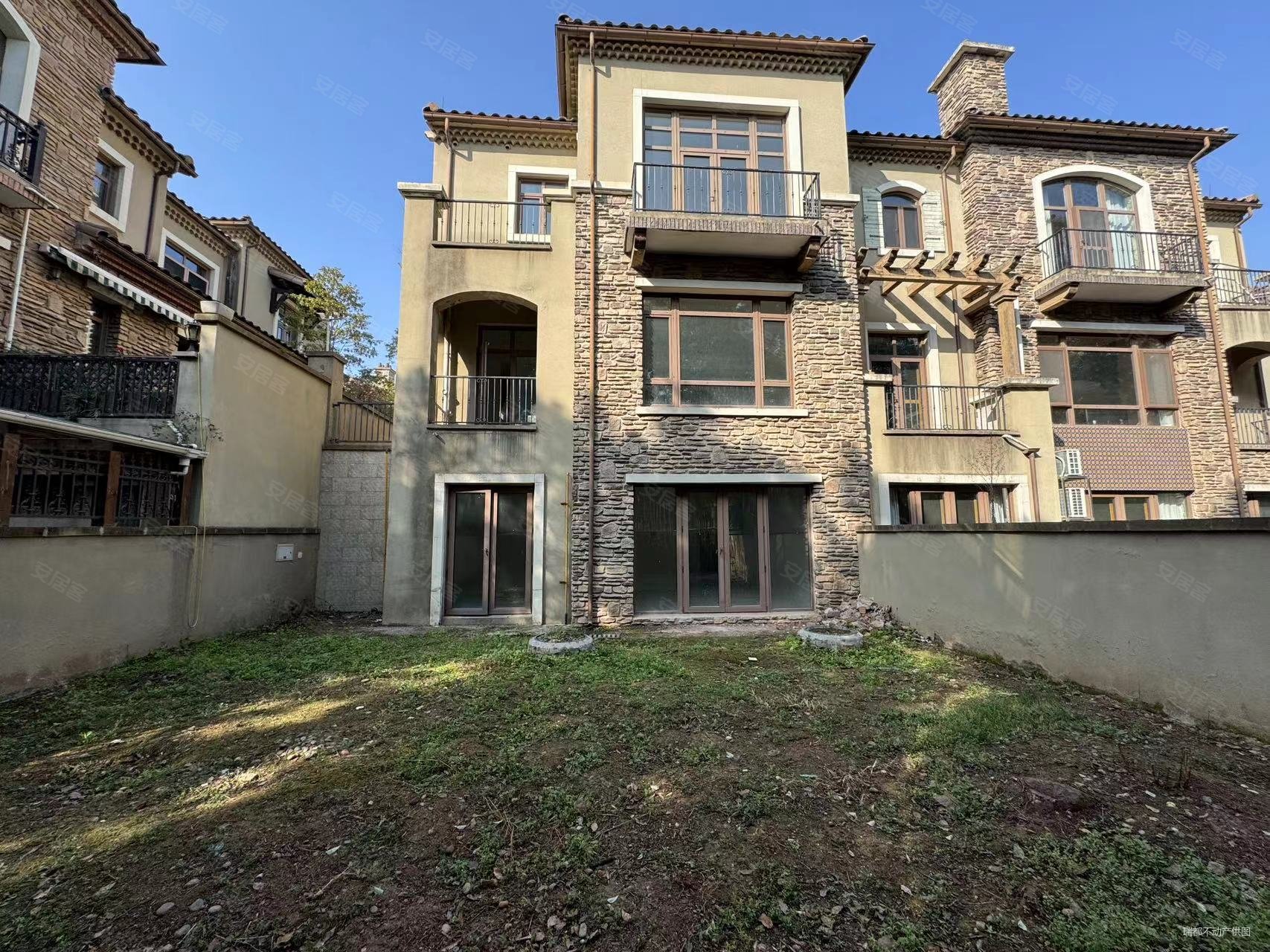 麓山国际圣安德鲁292平双拼别墅