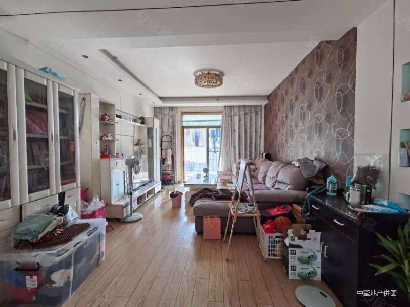 好房急售双地铁口已装电梯龙兴花园南北通透采光充足