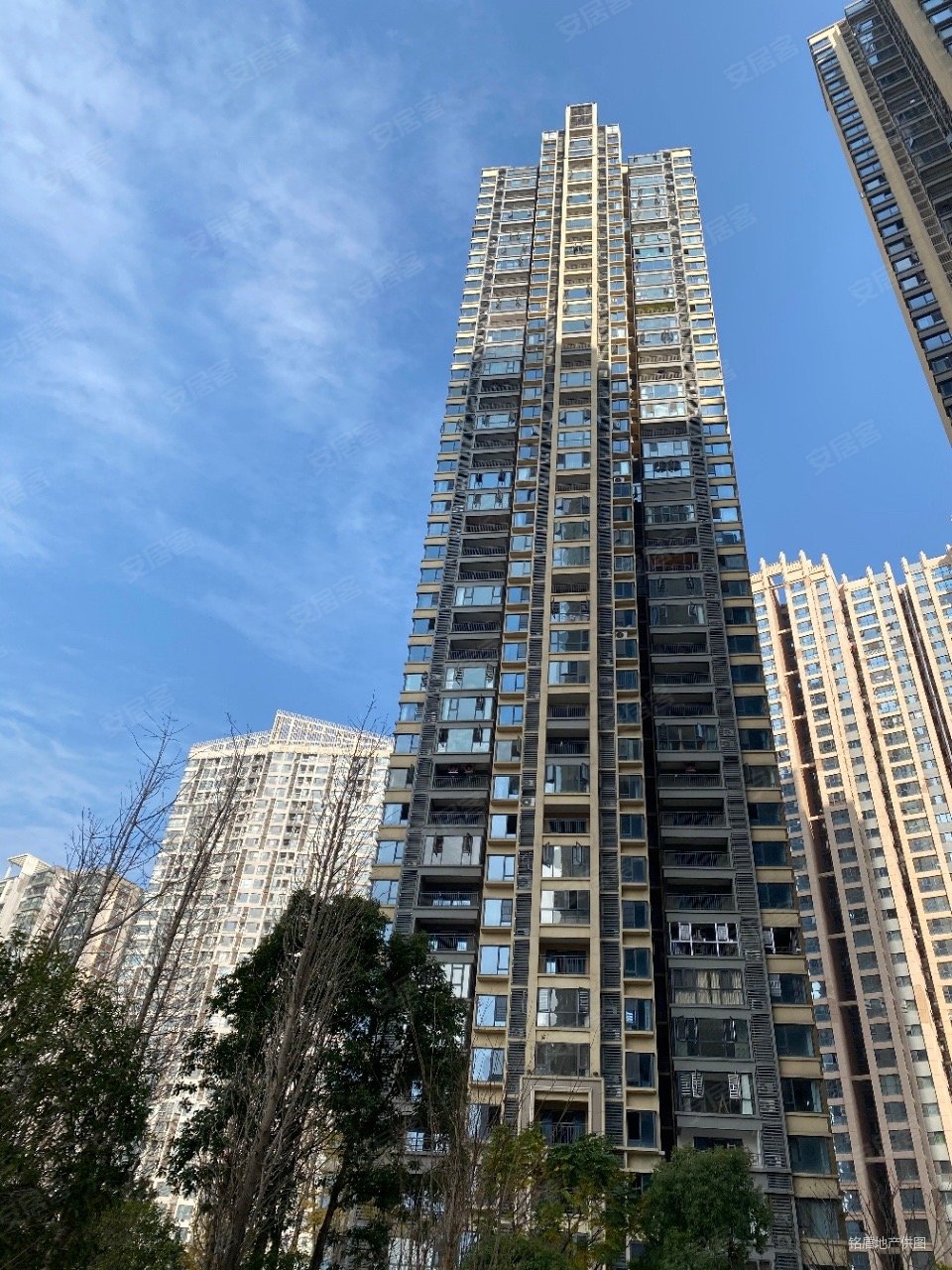 北辰三角洲e7区3室2厅2卫121.57㎡南北192万