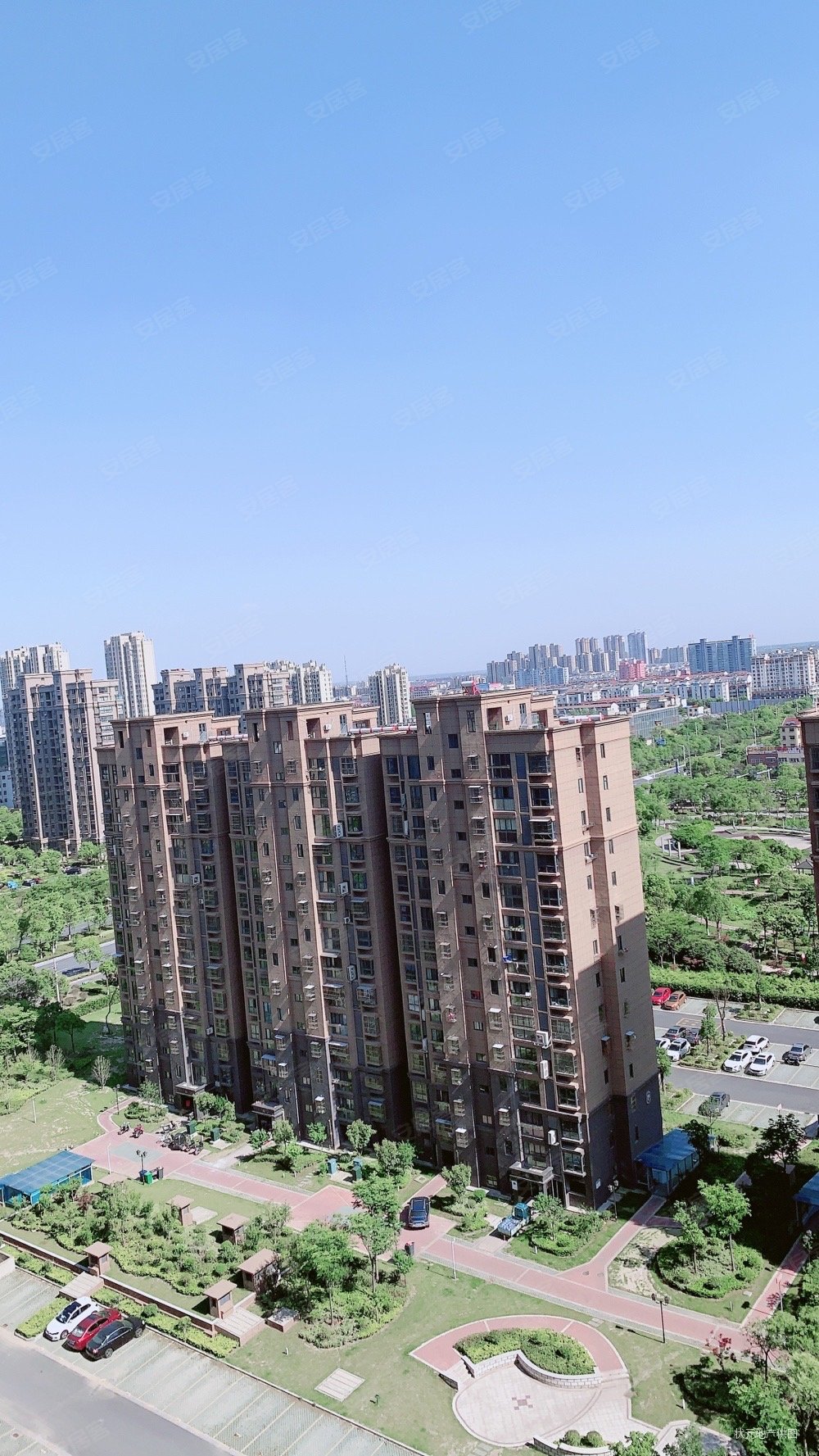 香堤雅郡 三开间朝阳 凤凰楼层 带飘窗 南北通透送车位满2年