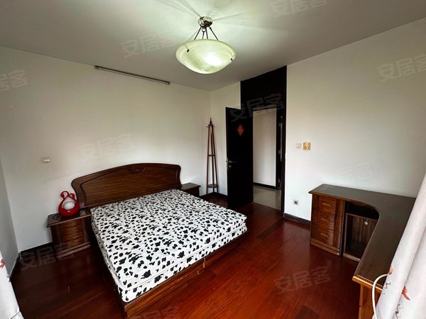 上海嘉定安亭安亭新镇兴苑新镇兴苑大两房采光充足 近永辉超市步行即