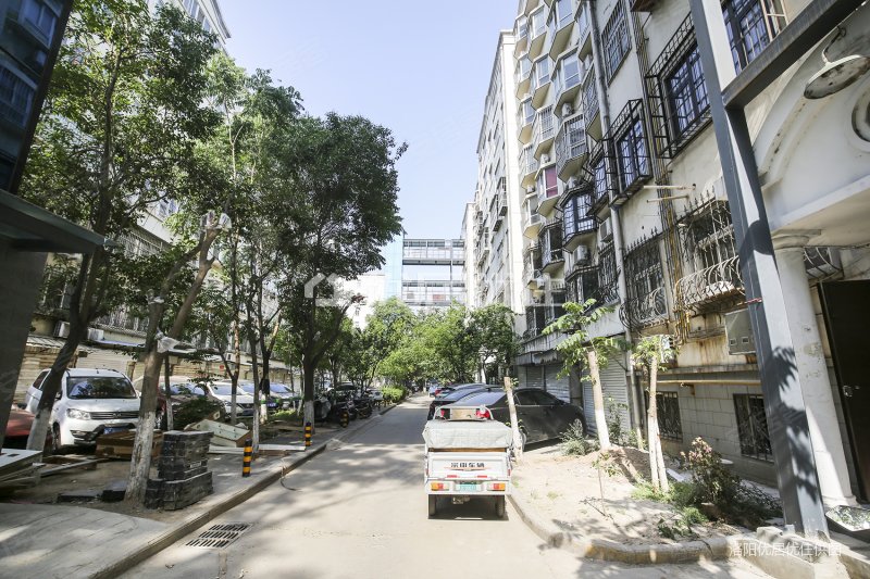 南昌路 滨河新村 单价5xxx 出门就是洛浦公园 精装