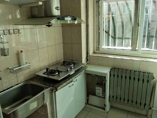 大连甘井子泡崖泡崖七区泡崖七区宏乐街 九匹马广场,一室三楼南向干净