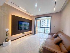 上海闵行古美罗阳价格可谈！简约风装修大两房，带产权车位，中央空调，可办居住证出租房源真实图片