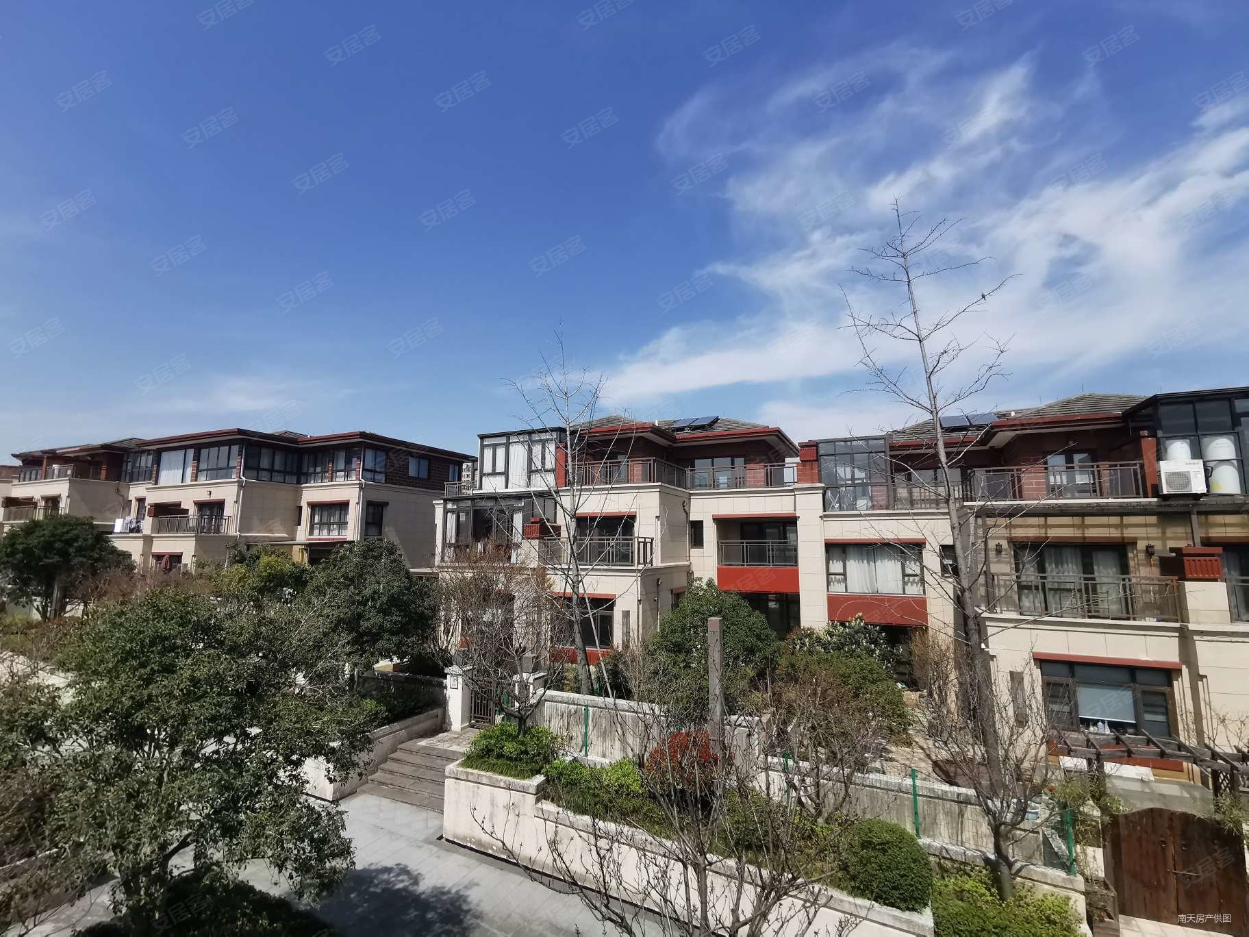 亚隆它山郡别墅