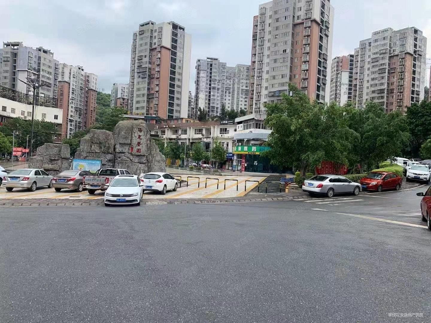 阳光馨园小区2室2厅1卫精装修生活医疗交通设施配套全