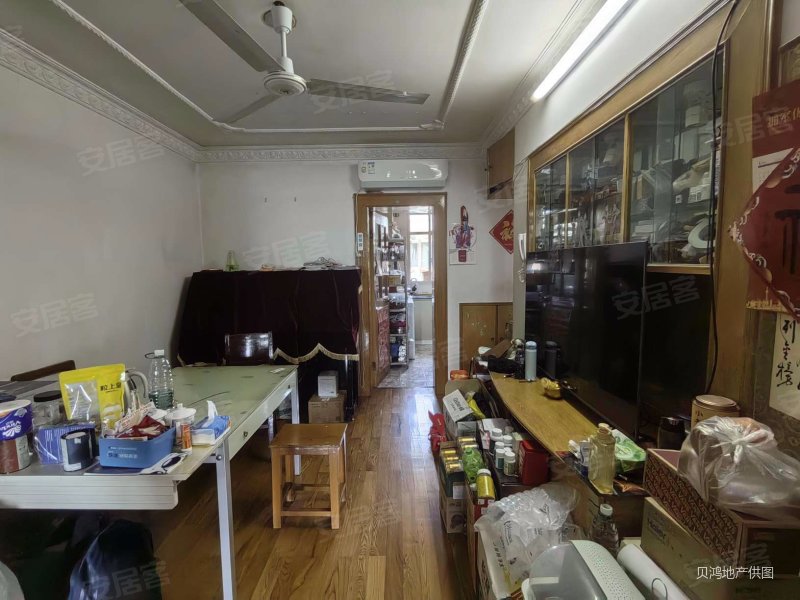 大华二村,单价不到4万,看中可大刀砍,花园位置一梯两户