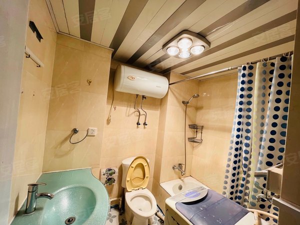 国龙医院近傅雷中学 朝南主卧 独立卫生间出租房源真实图片